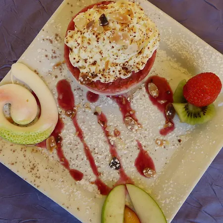 Logis Restaurant Les Cedres Otel 3*