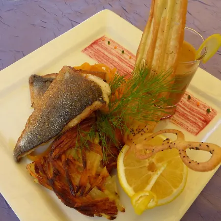 Otel Logis Restaurant Les Cedres