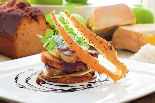 Logis Restaurant Les Cedres 3* Жуайёз