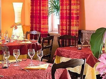 Отель Logis Restaurant Les Cedres 3*