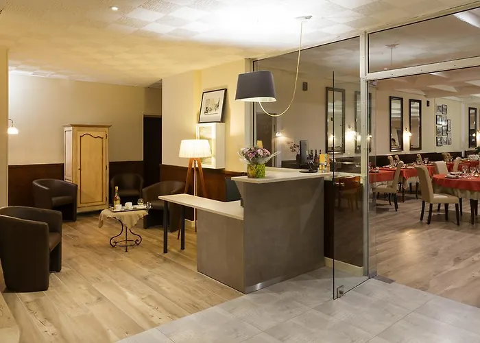 Logis Restaurant Les Cedres Отель