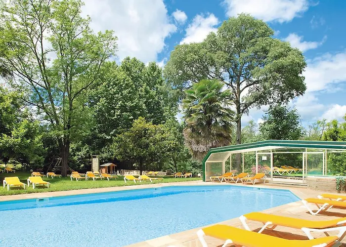 Отель Logis Restaurant Les Cedres