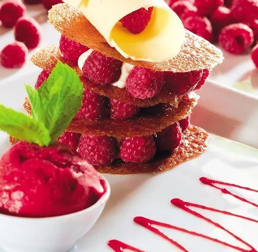 Отель Logis Restaurant Les Cedres 3*