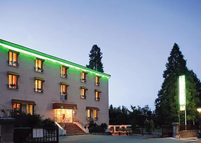 Отель Logis Restaurant Les Cedres 3*