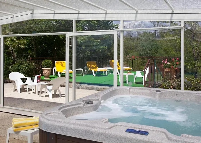 Logis Restaurant Les Cedres Отель 3*