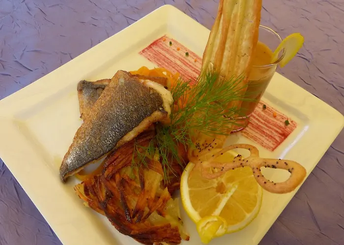 Отель Logis Restaurant Les Cedres