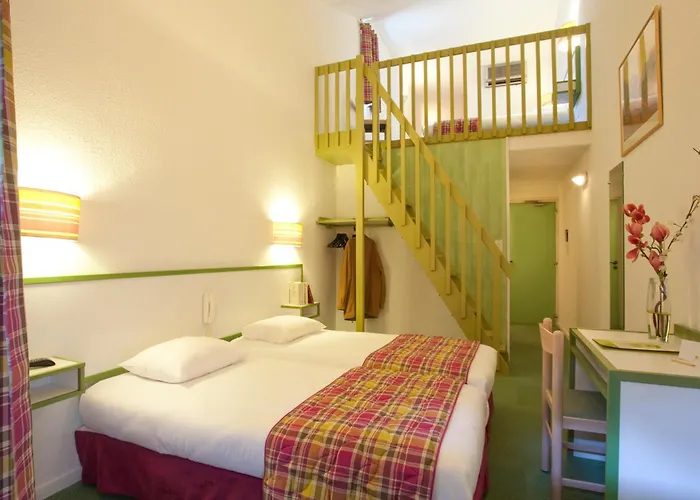 Отель Logis Restaurant Les Cedres