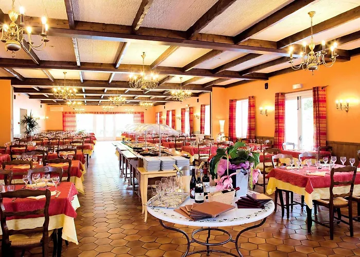 Logis Restaurant Les Cedres Жуайёз