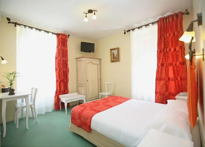 Отель Logis Restaurant Les Cedres