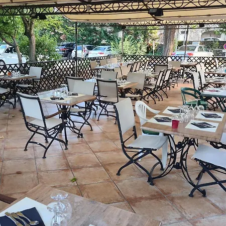 Szálloda Logis Restaurant Les Cedres Joyeuse