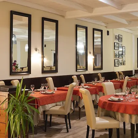 Logis Restaurant Les Cedres Hotel Joyeuse