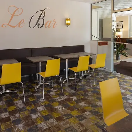 Logis Restaurant Les Cedres فندق 3*