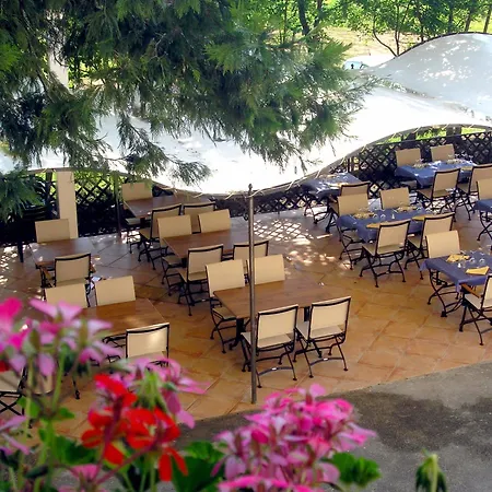 Logis Restaurant Les Cedres 酒店 3*