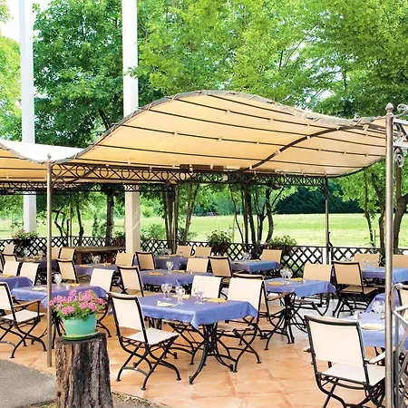 Logis Restaurant Les Cedres 酒店