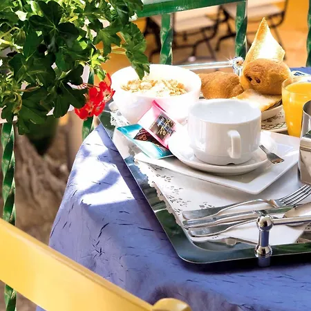 Logis Restaurant Les Cedres 3*