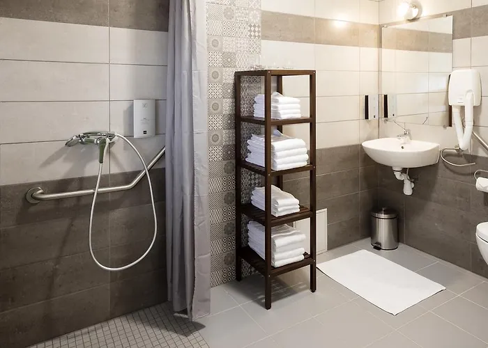 Logis Restaurant Les Cedres Hotel