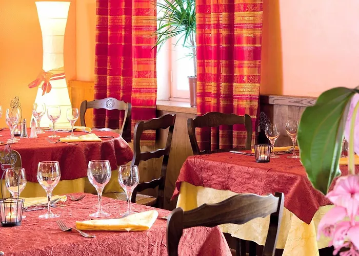 Logis Restaurant Les Cedres Hotel