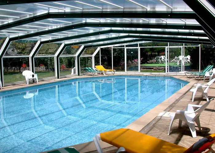 Hotel Logis Restaurant Les Cedres